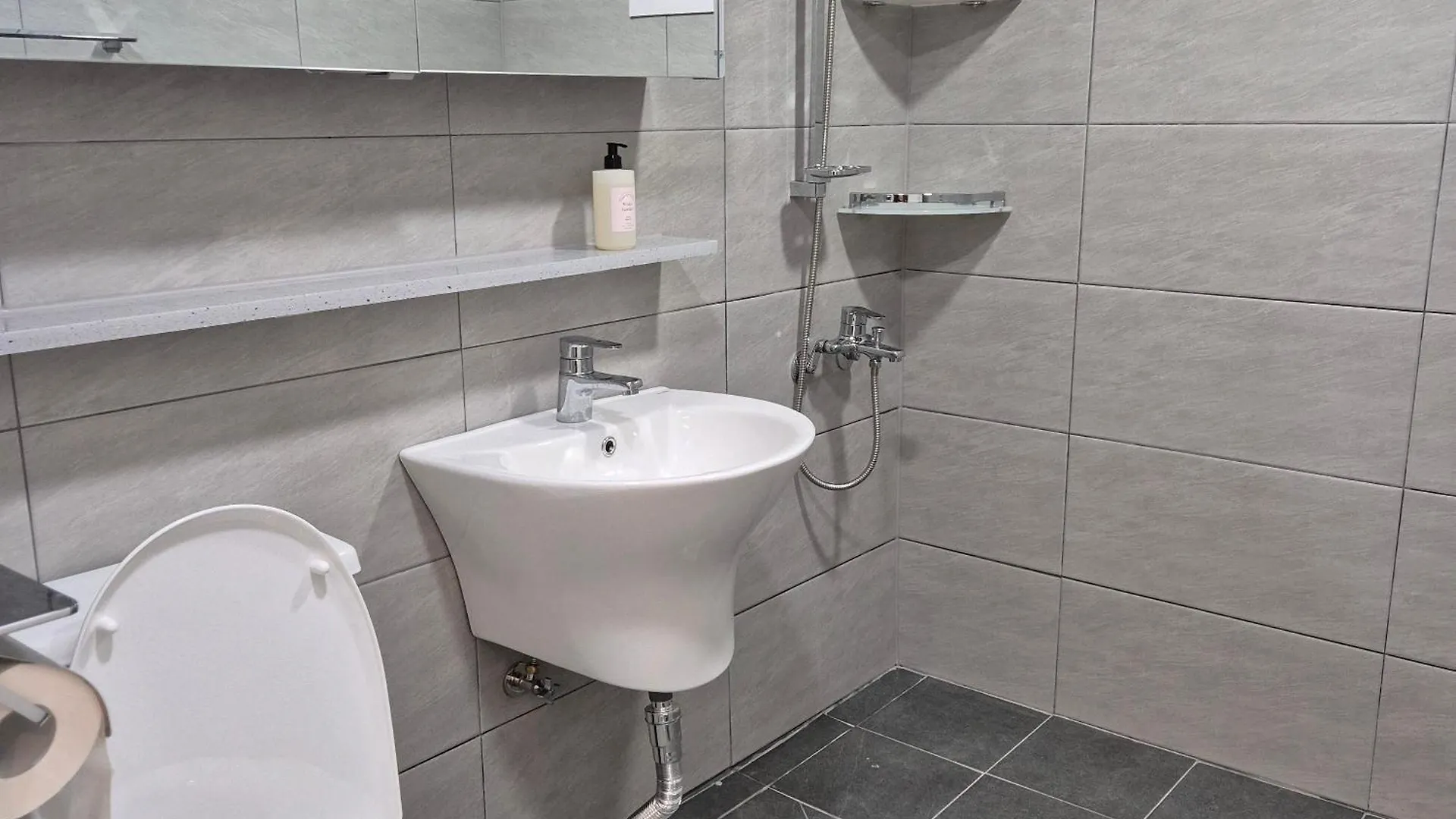 Appartement Long-Term Stay Hongdae 5 Minutes 6 People Quiet Accommodation Long-Term Discount Wifi Seoel