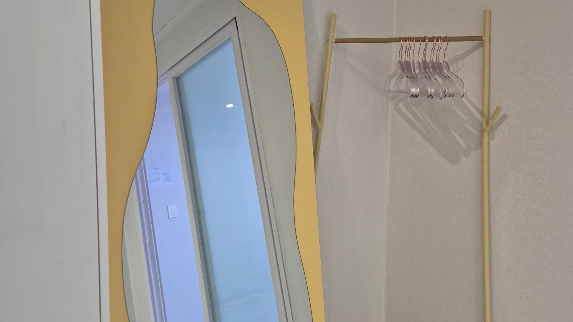 Long-Term Stay Hongdae 5 Minutes 6 People Quiet Accommodation Long-Term Discount Wifi Seoel