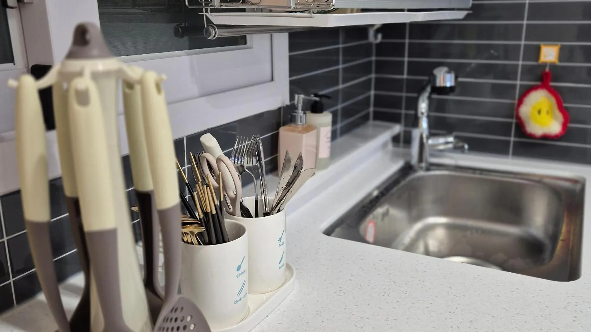 Apartment Long-Term Stay Hongdae 5 Minutes 6 People Quiet Accommodation Long-Term Discount Wifi Seoul South Korea